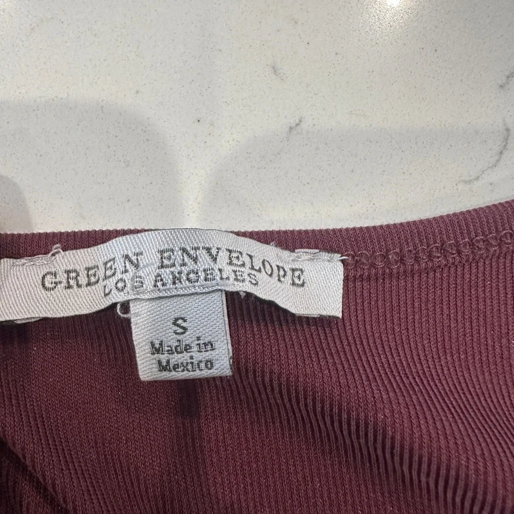 Green Envelope Los Angeles Burgundy Ribbed Split Neck Sleeveless Tank Top Small
